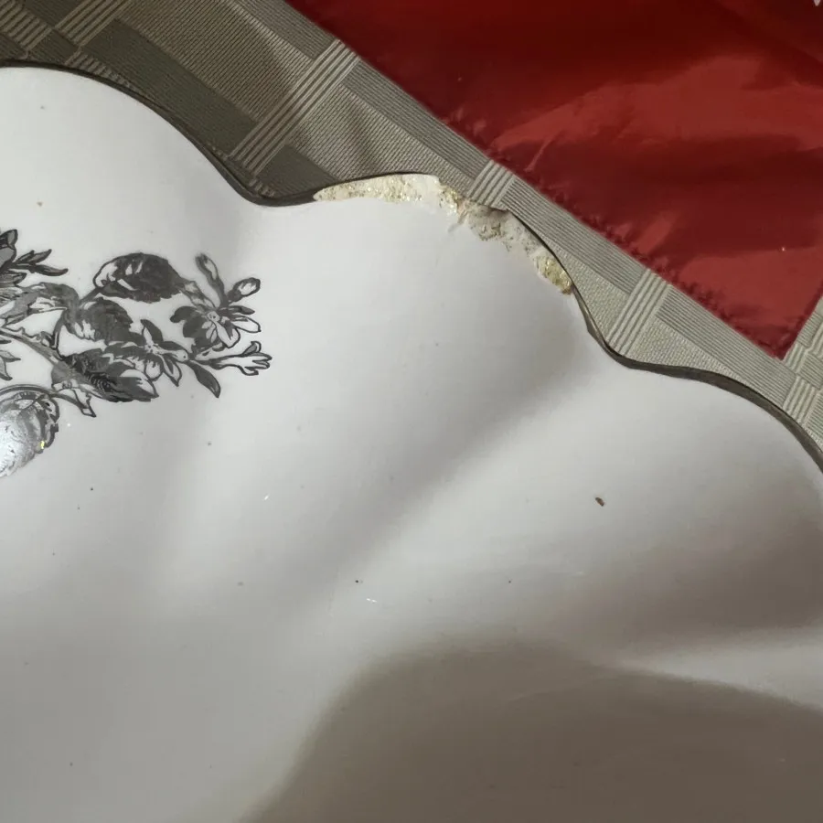 اجیل خوری و شیرینی خوری