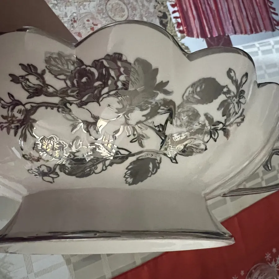 اجیل خوری و شیرینی خوری