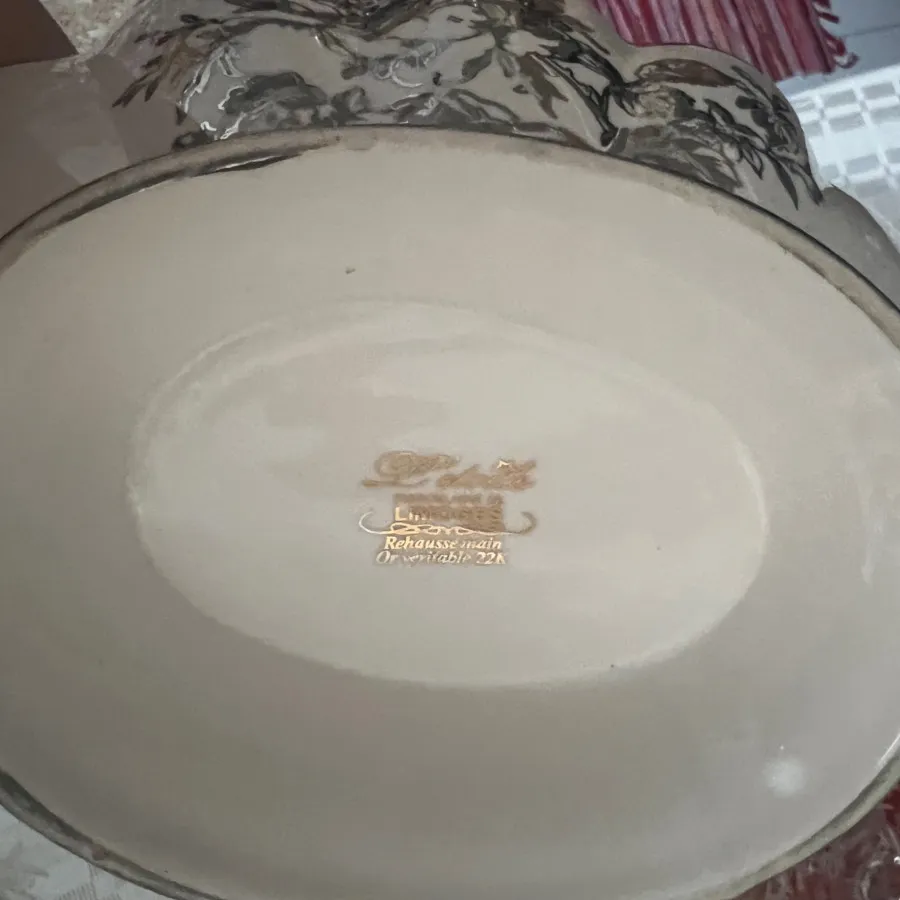 اجیل خوری و شیرینی خوری