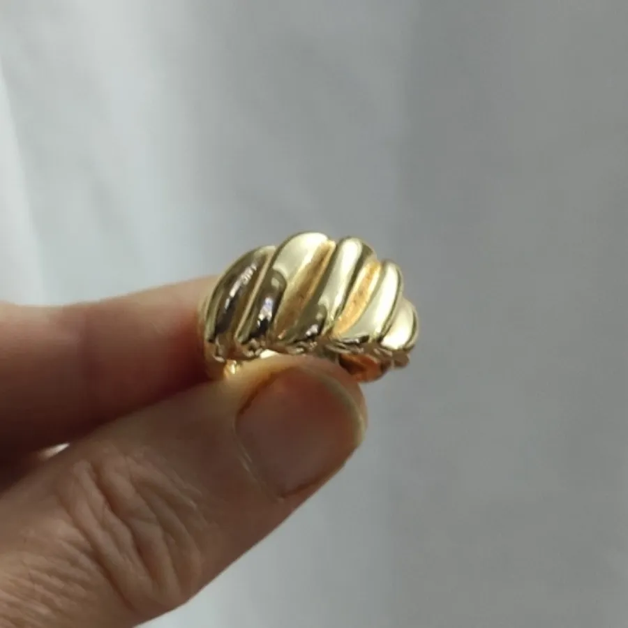 انگشتر زیبا،خاص وبا کیفیت