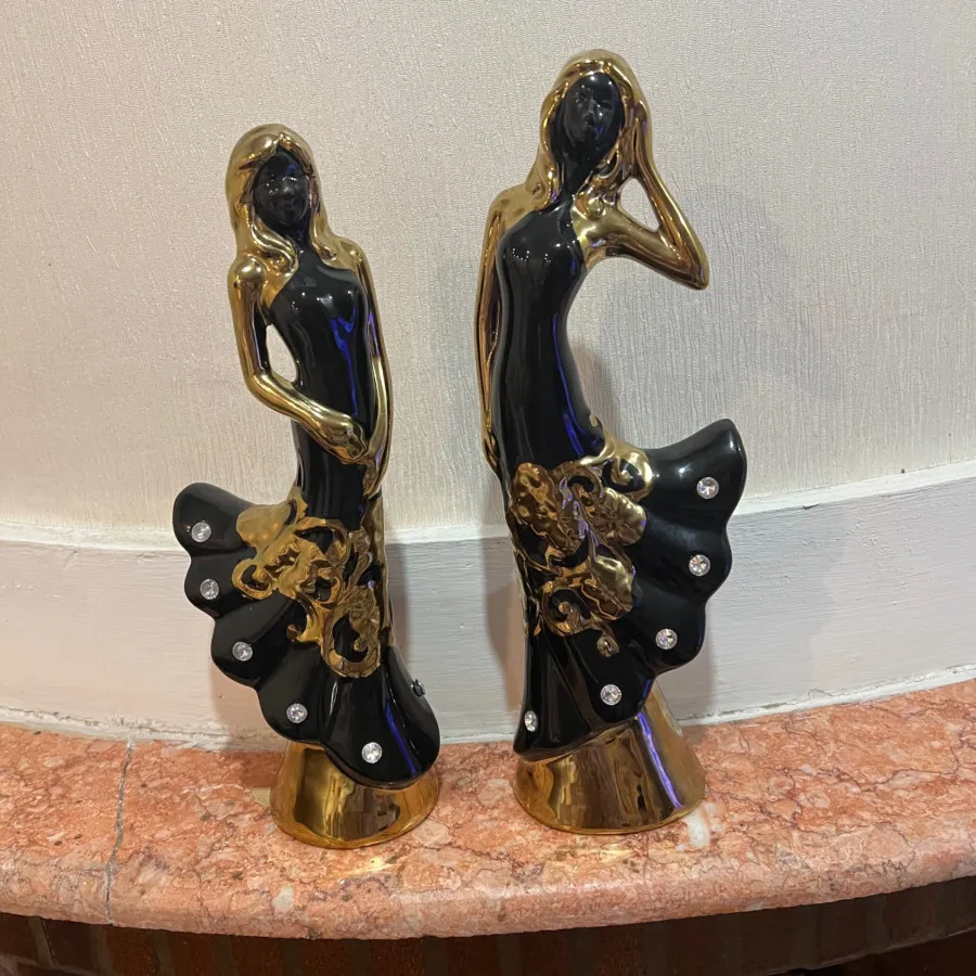 مجسمه دوتا زیبا