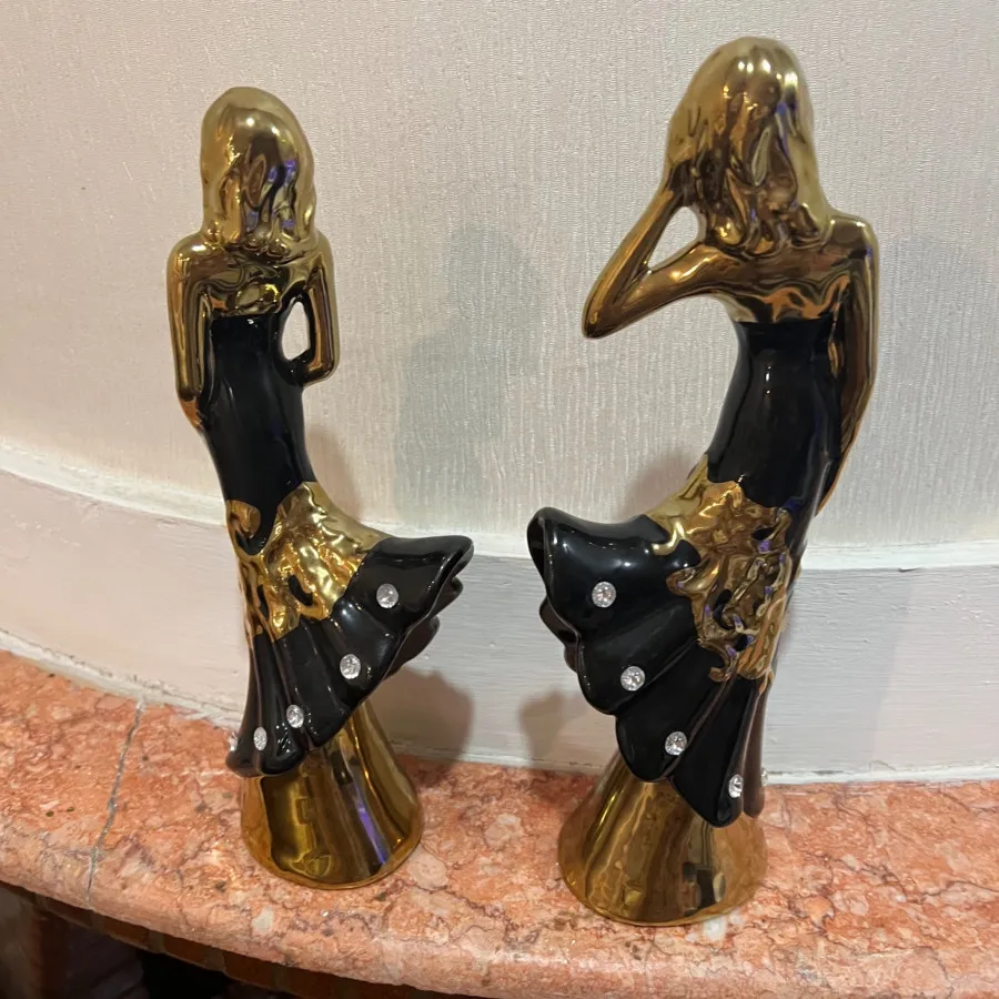 مجسمه دوتا زیبا