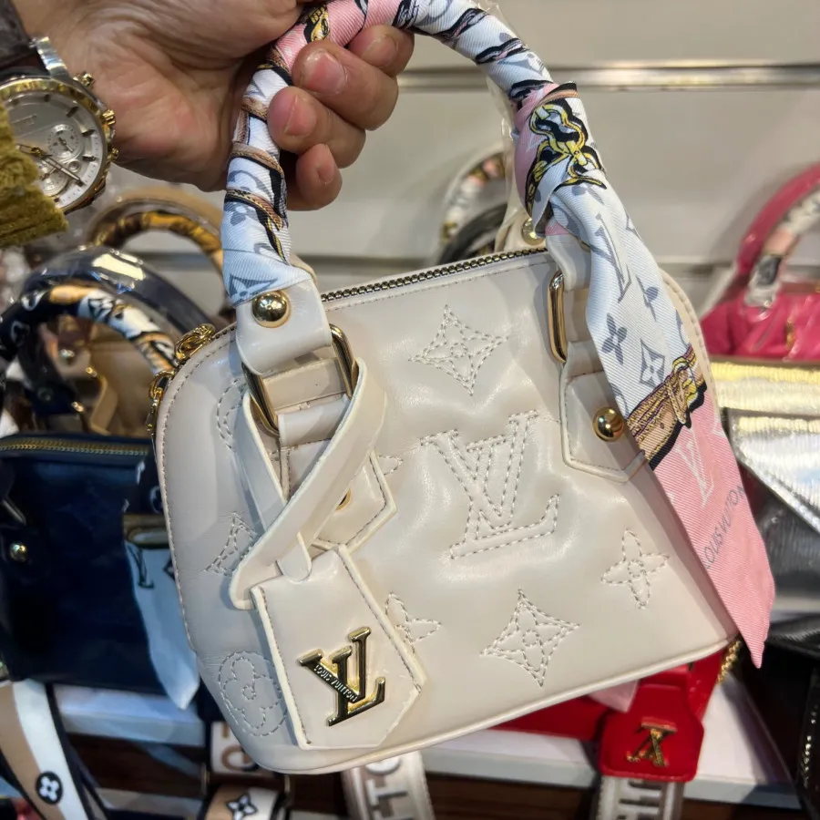 کیف ال وی صندوقی