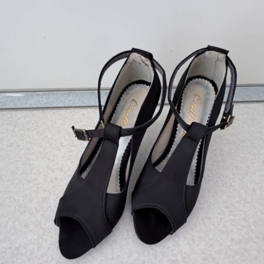 کفش پاشنه بلند