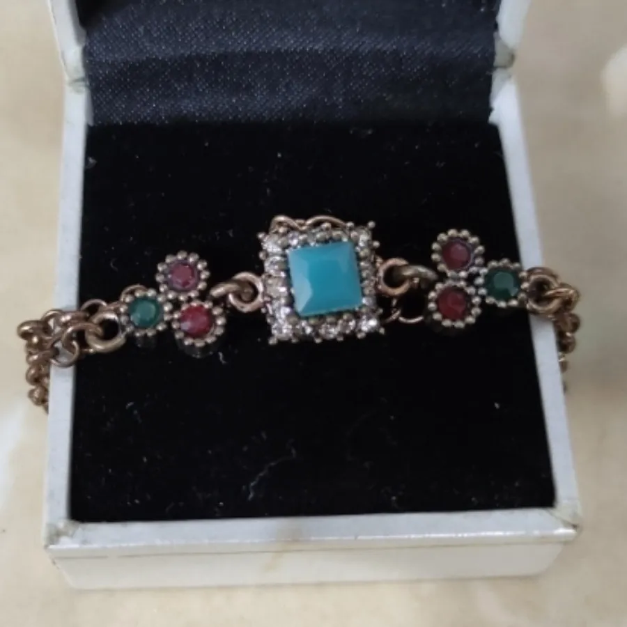 دستبند زیبا با نگین رنگی