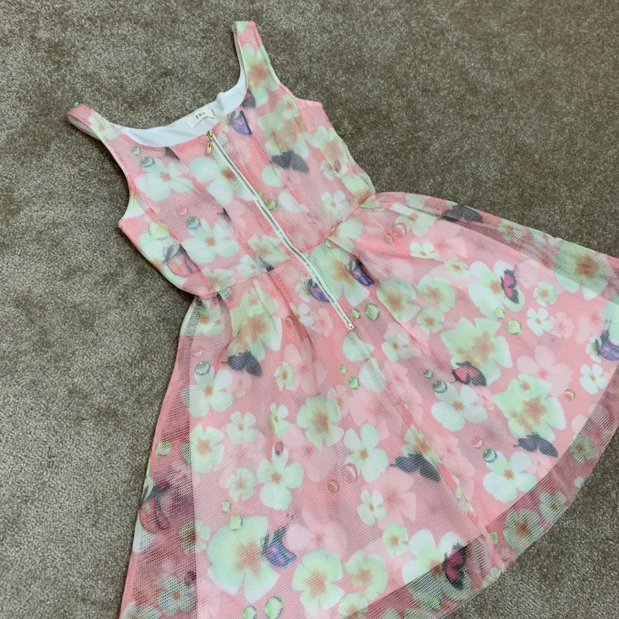 پیراهن بچگانه