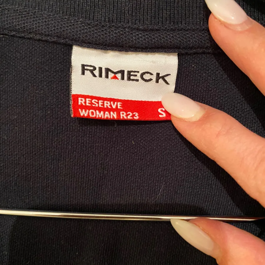 تی شرت سه دکمه ی سرمه ایی