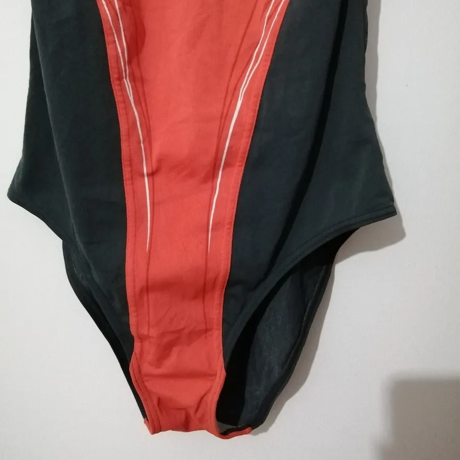 مایو زنانه شنا استخر