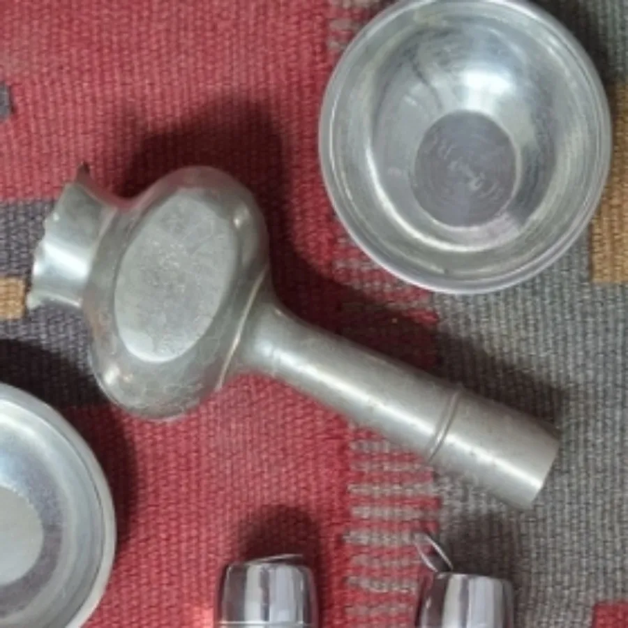 گلدان برنجی قدیمی