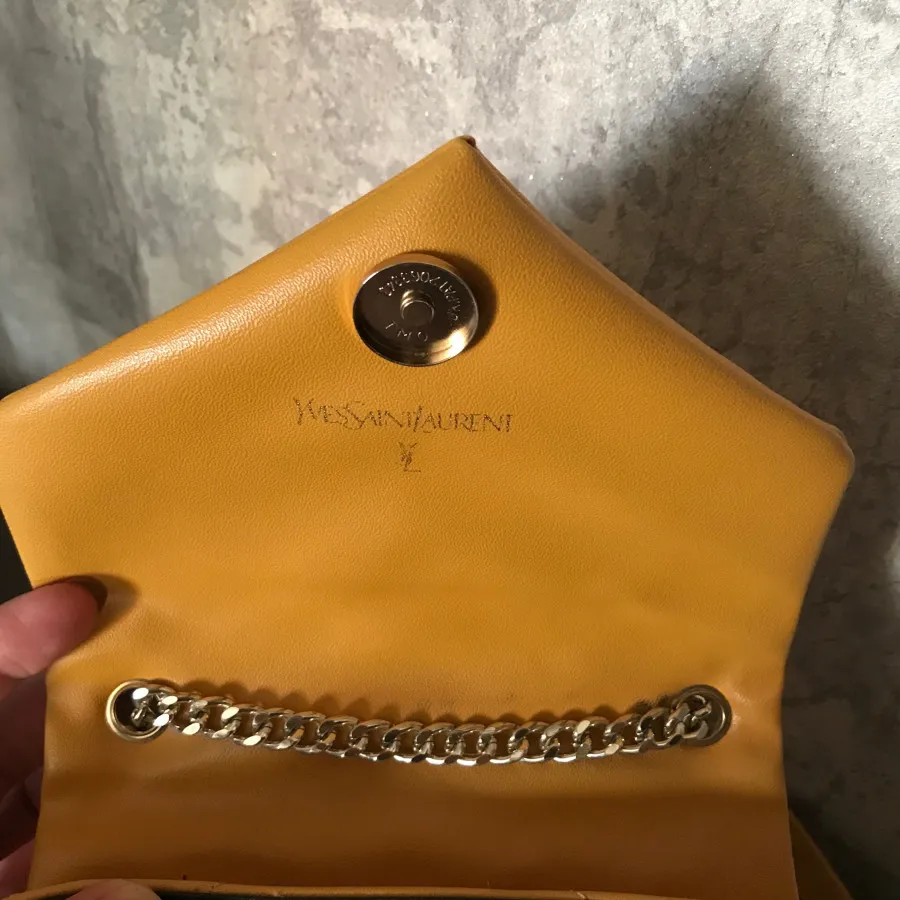 کیف خردلی زنجیر دار