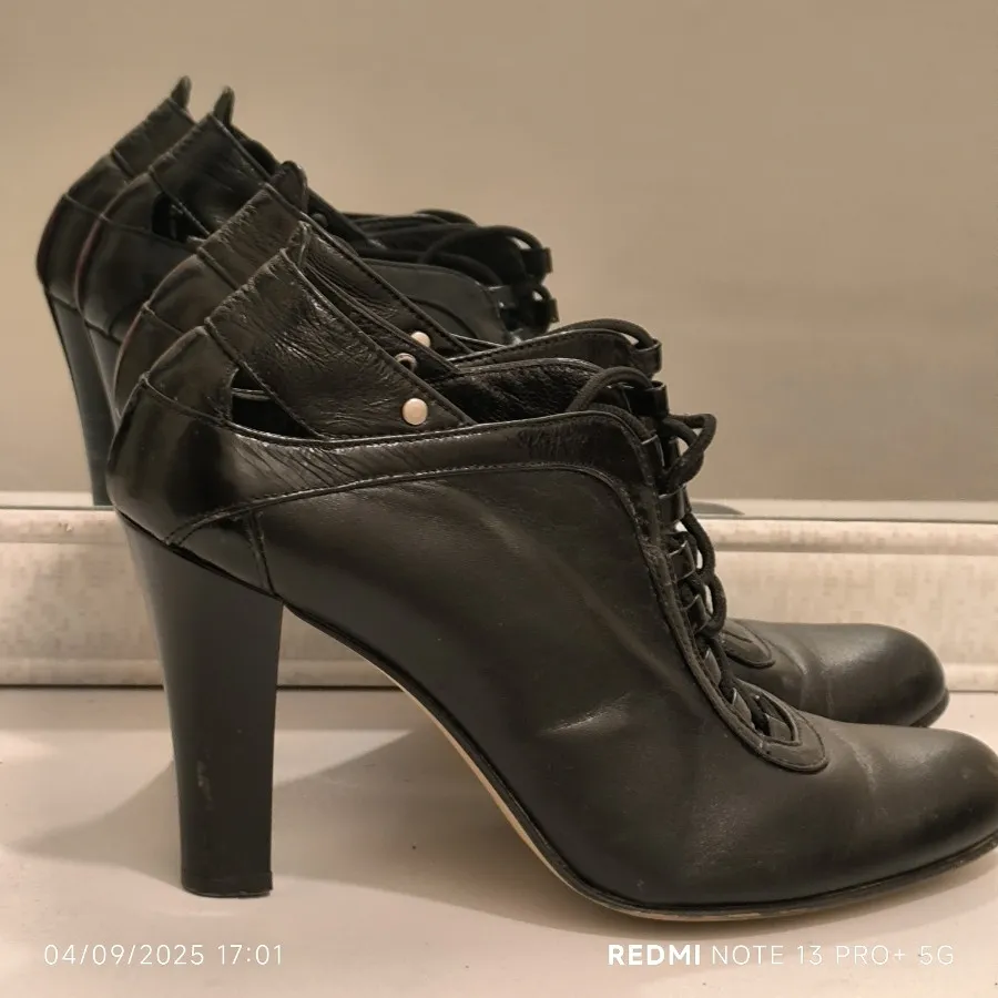 کفش چرم زنانه