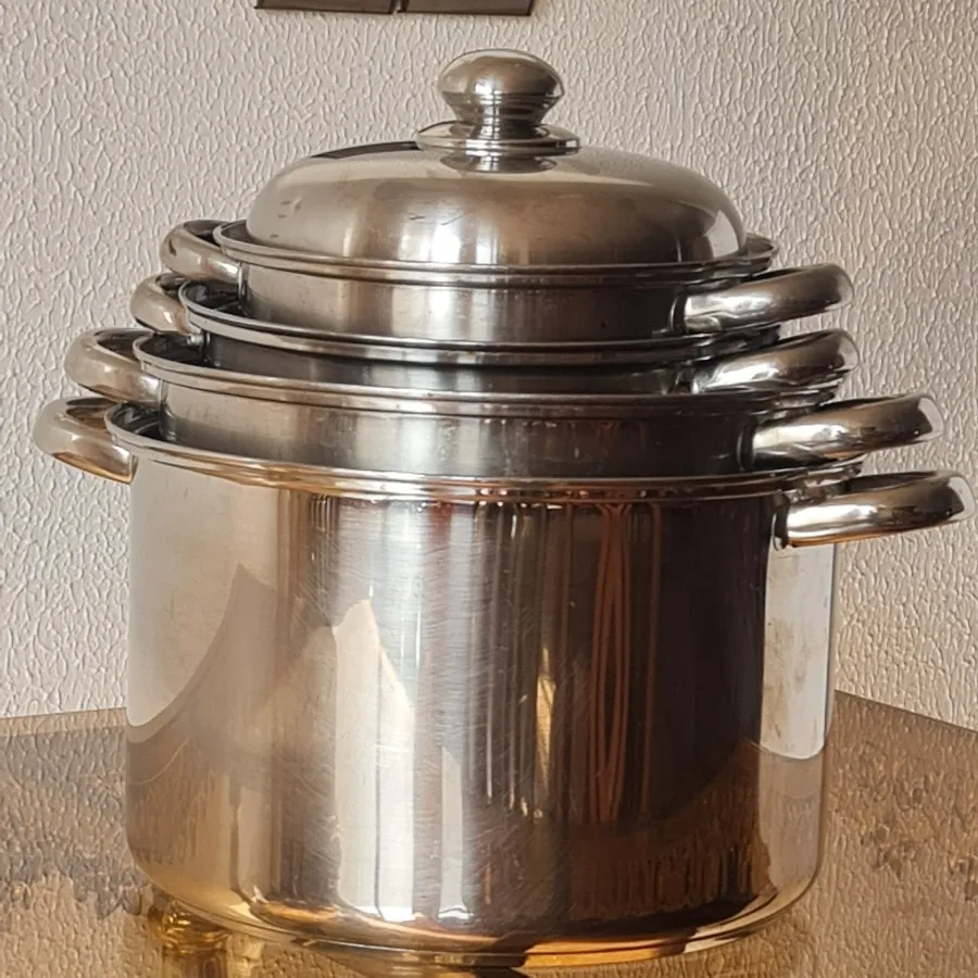 قابلمه یا دیگ 8 پارچه است