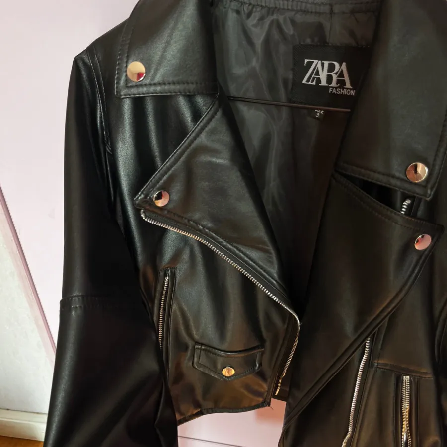 کت چرم زارا