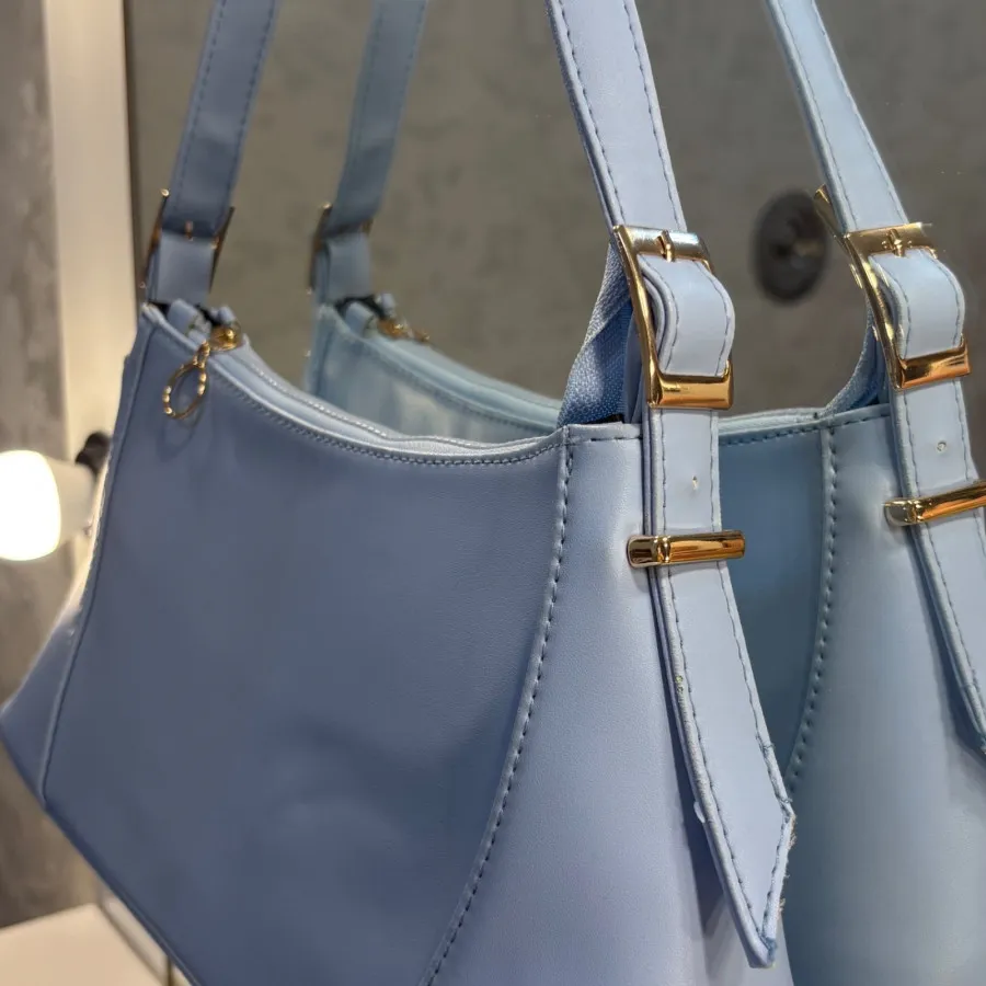 کیف آبی روشن دوشی