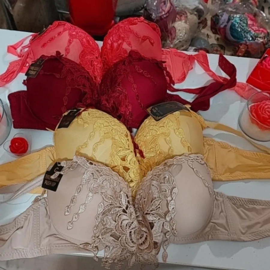 سوتین اسفنجی مجلسی