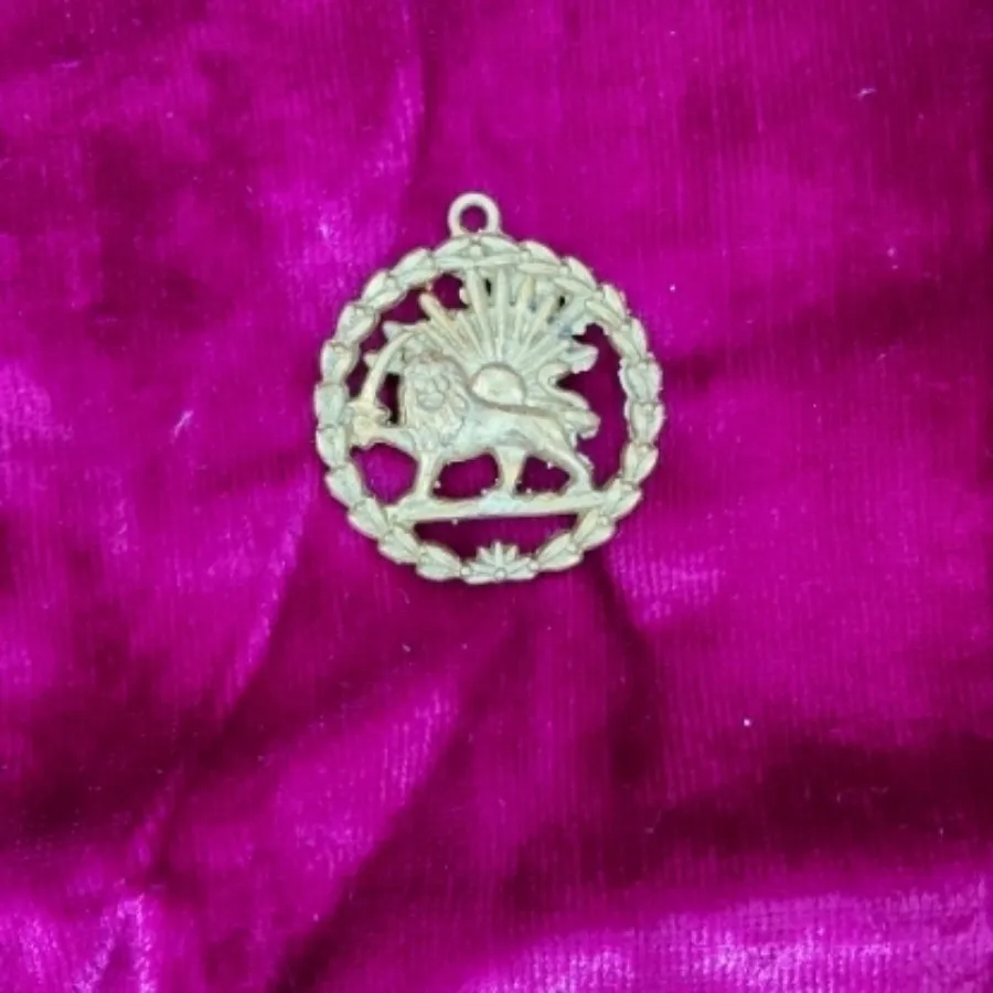 نشان شیروخورشید برنجی