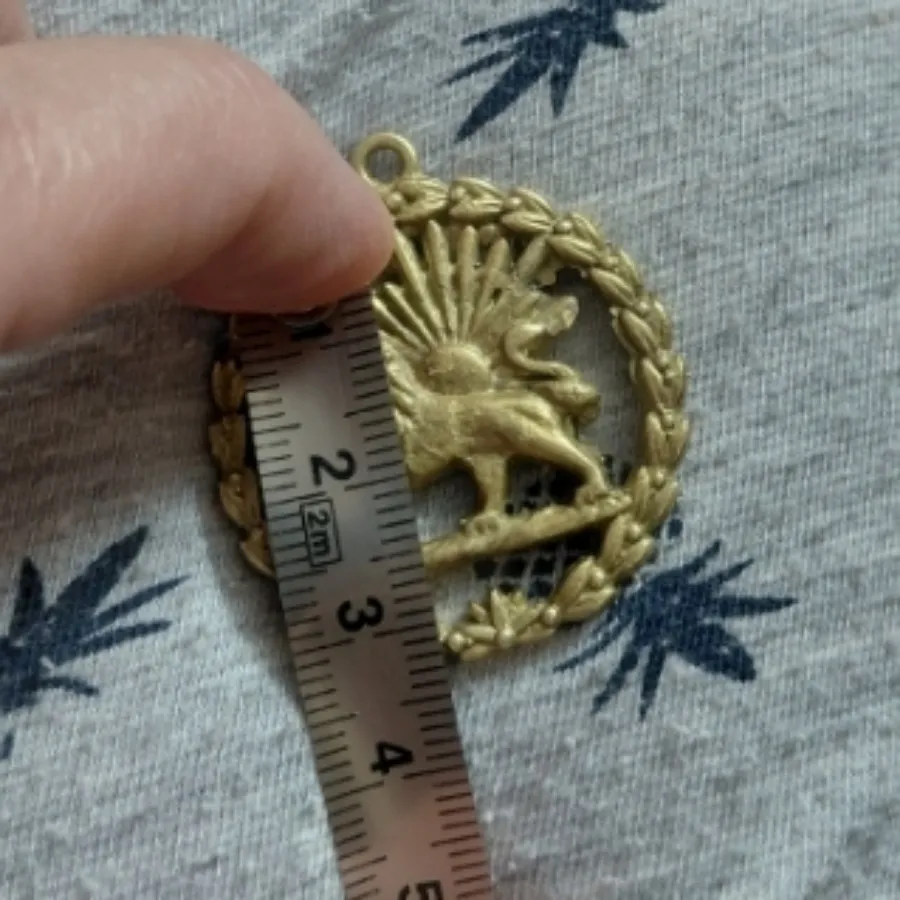 نشان شیروخورشید برنجی