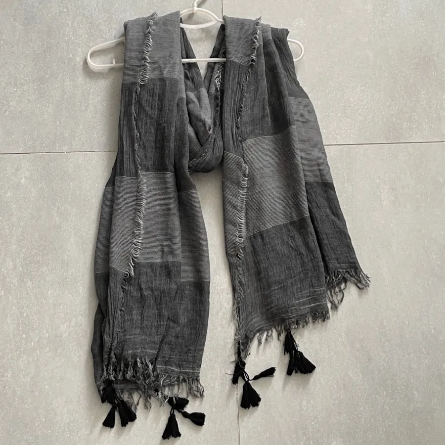 شال نخی منگوله دار