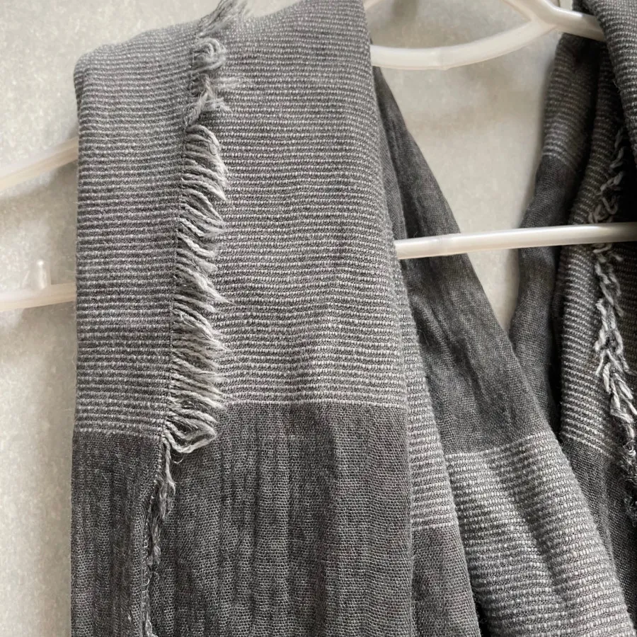 شال نخی منگوله دار