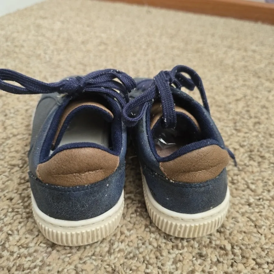 کفش دور‌ دوختِ سالیان