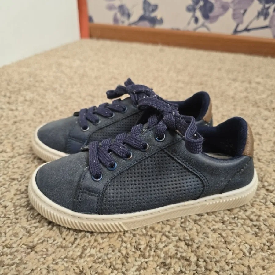 کفش دور‌ دوختِ سالیان