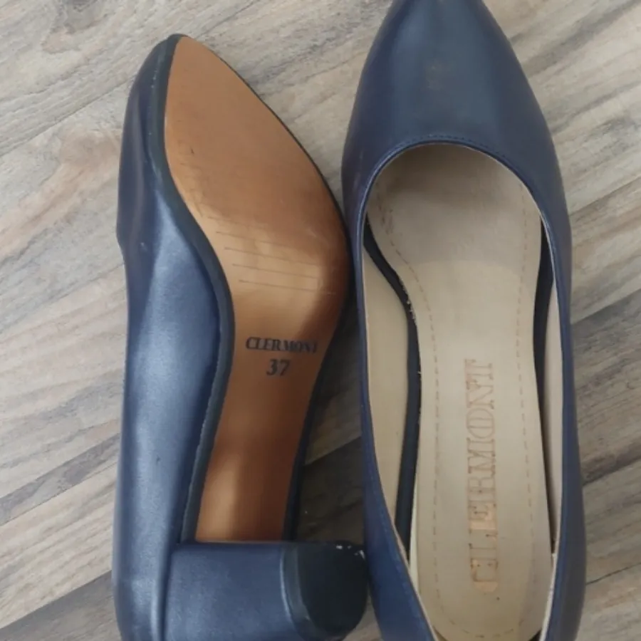 کفش سرمه ای