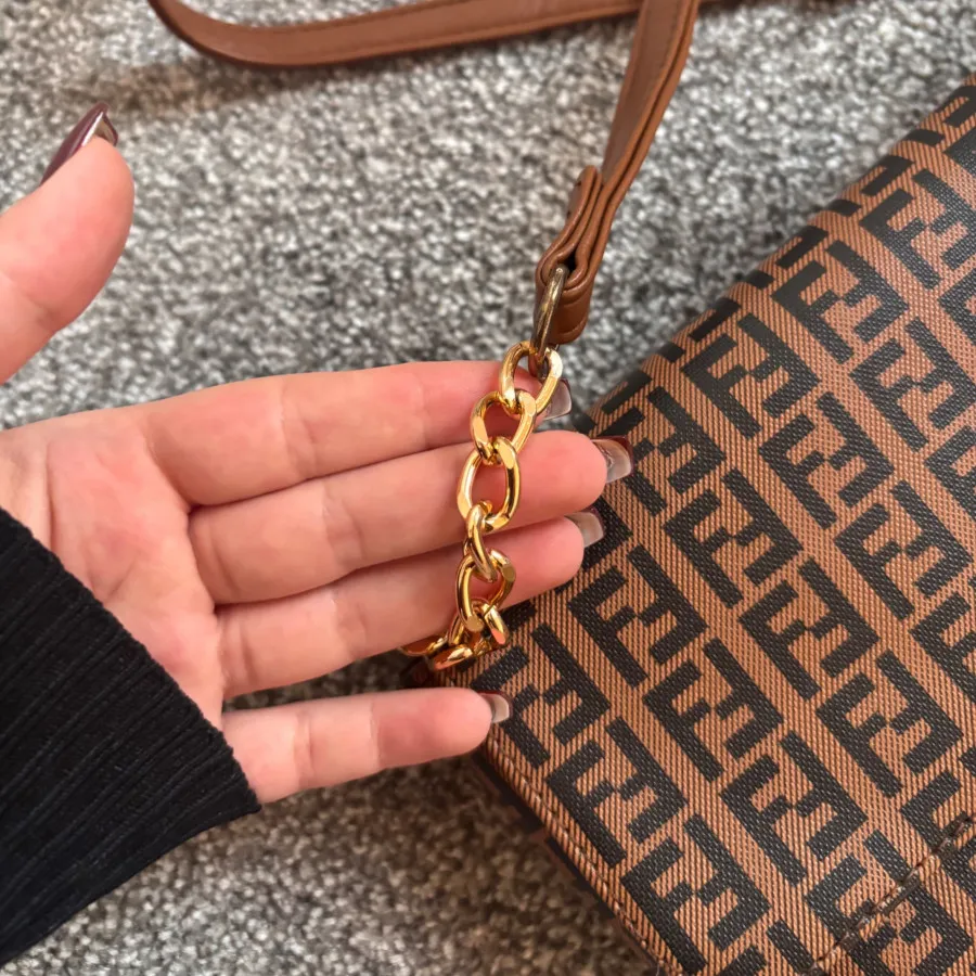 ست کلاه و کیف فندی