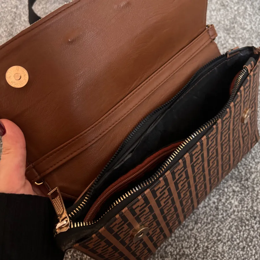 ست کلاه و کیف فندی