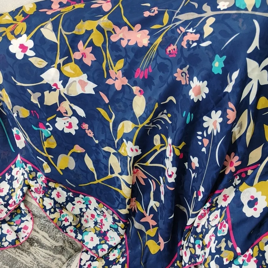 روسری ابریشم دور دست دوز