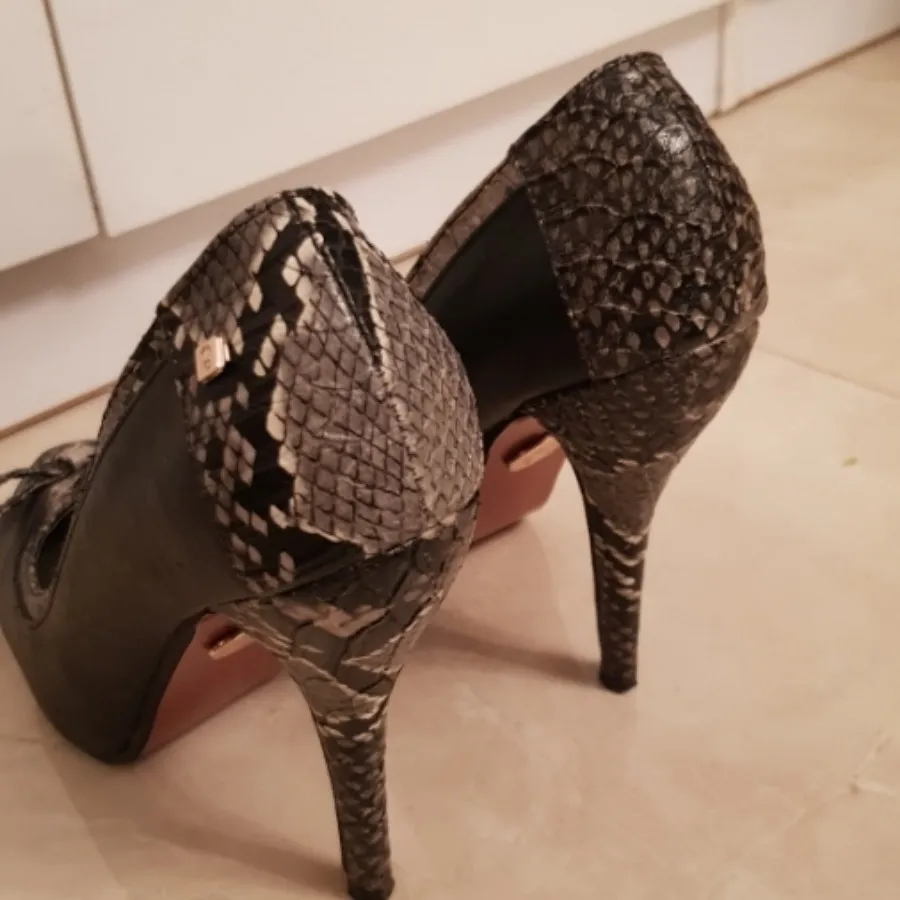 کفش پاشنه بلند