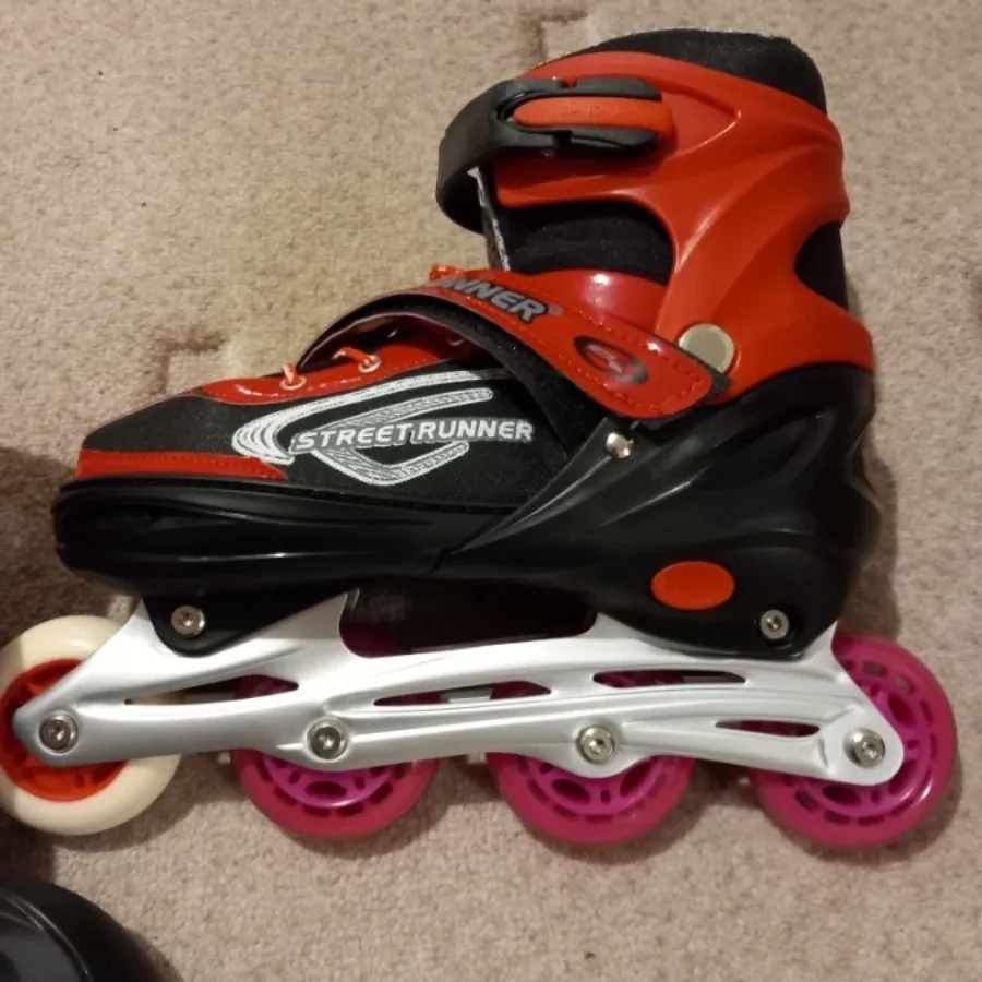 کفش اسکیت قرمز