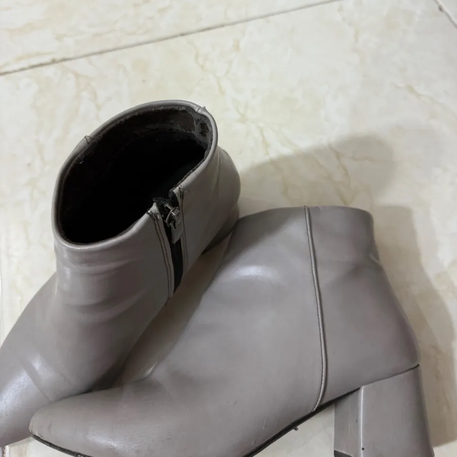 نیم بوت پاشنه دار