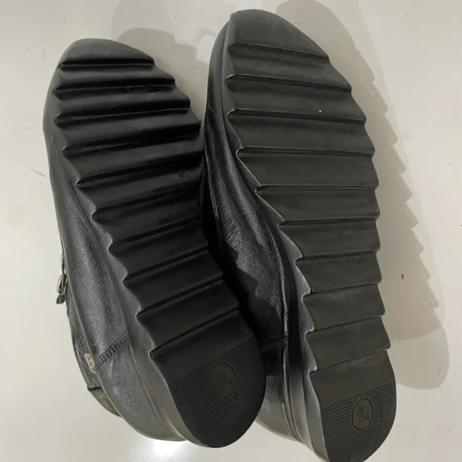 کتونی چرم برند r&w