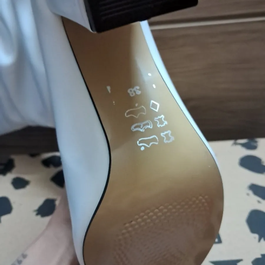 بوت خارجی سفید