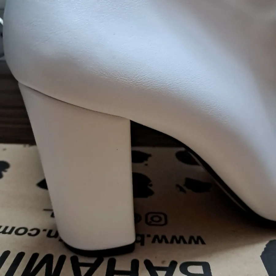 بوت خارجی سفید