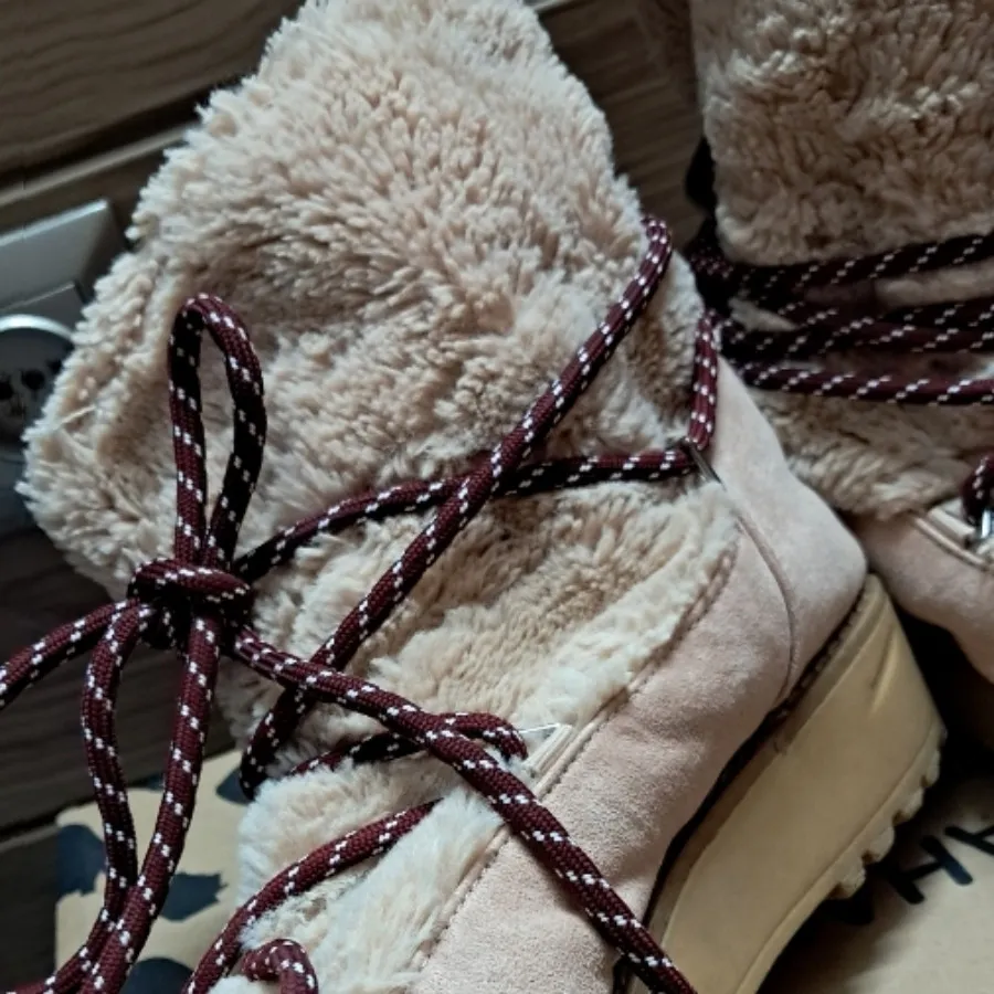 بوت جذاب استرادیواریوس