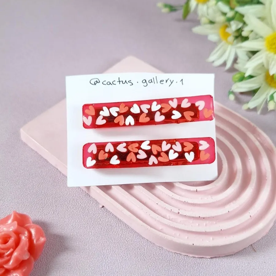 گیره رزینی قرمز قلبی