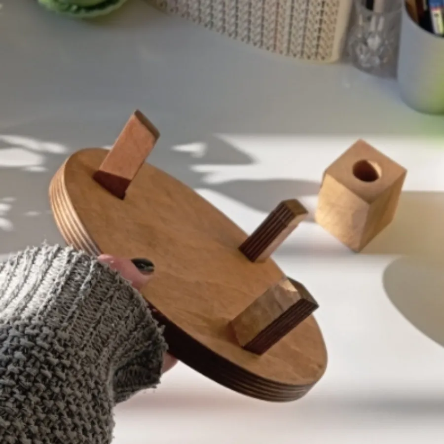 استند چوبی پایه دار