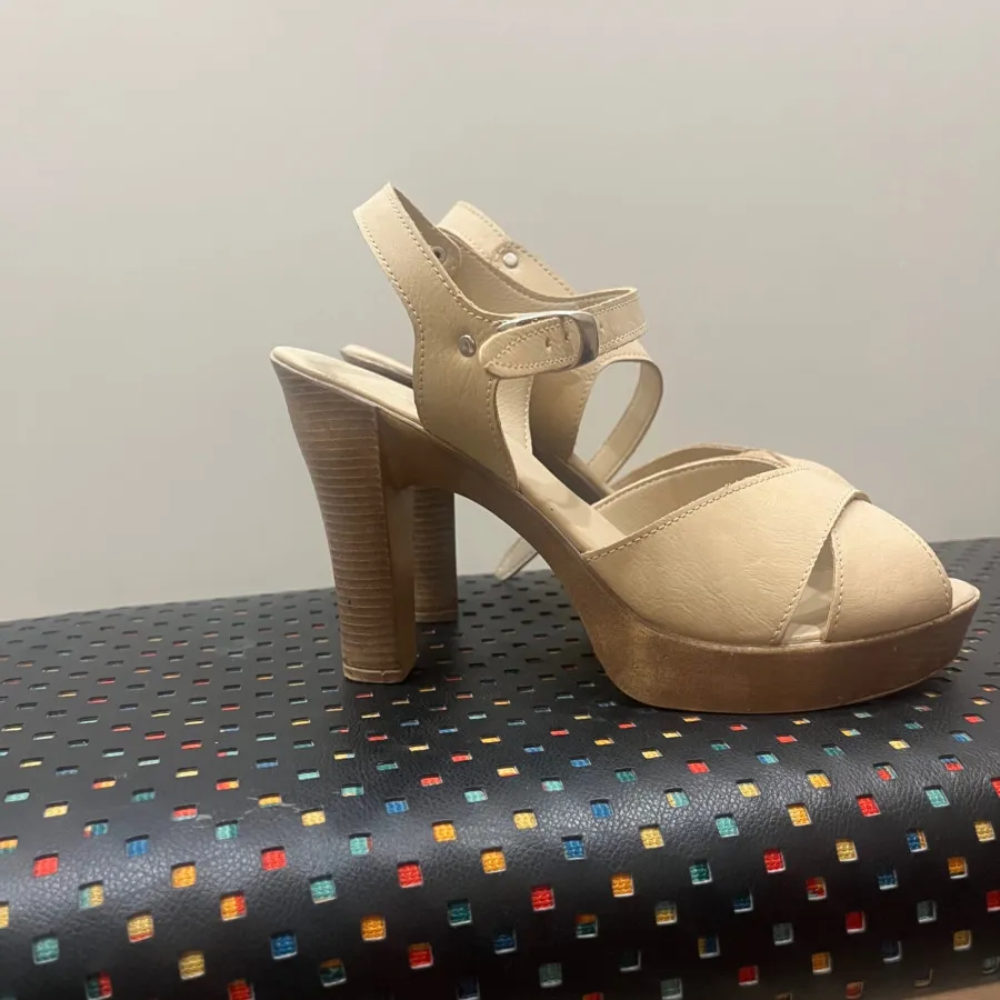 کفش مجلسی کرم