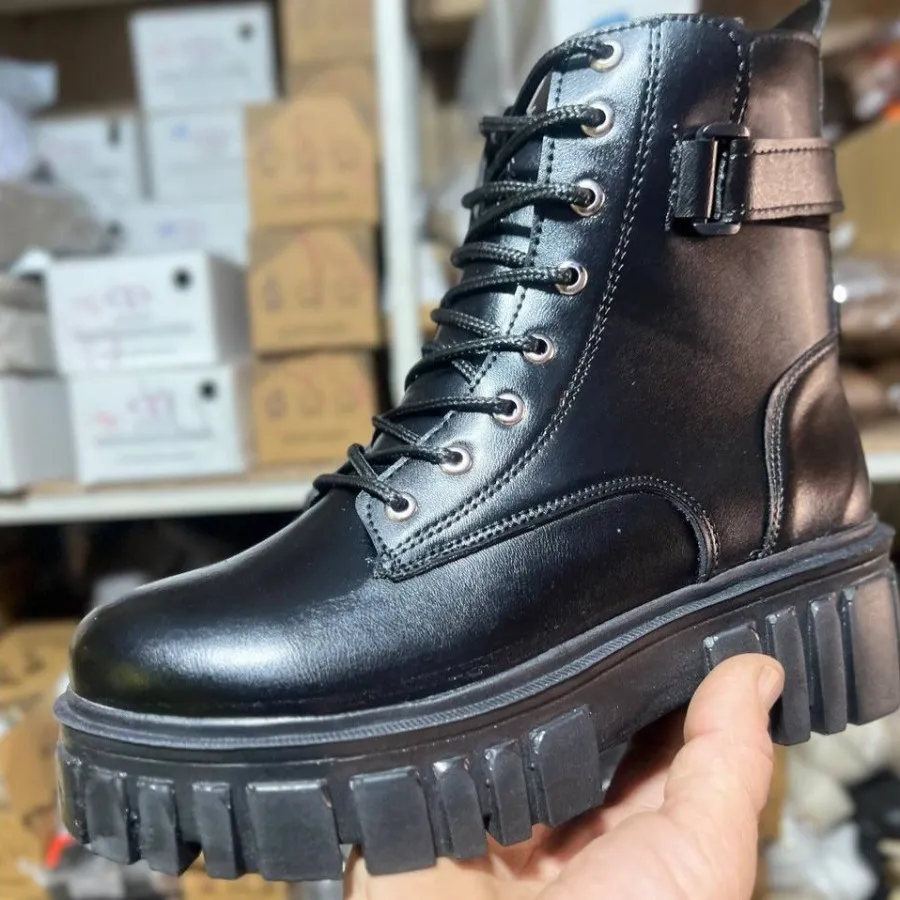 نیم بوت نیگا