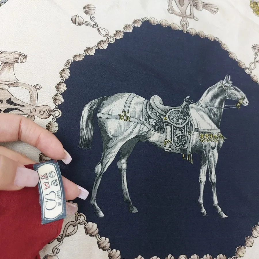 سکارف یا دستمال گردن