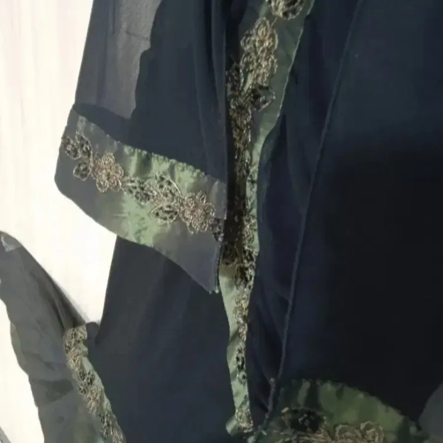 لباس مجلسی و شالش