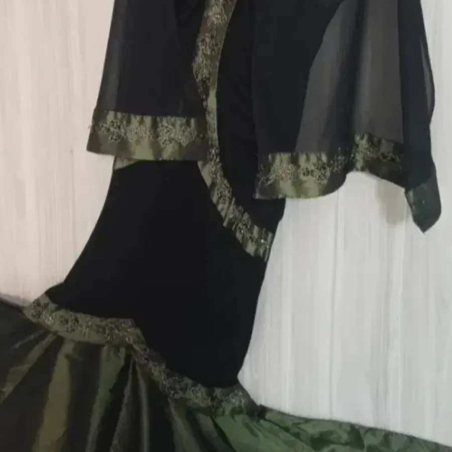 لباس مجلسی و شالش