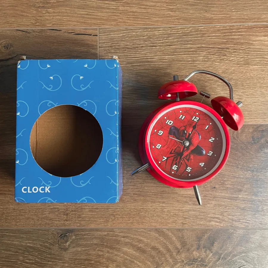 ساعت مردعنکبوتی