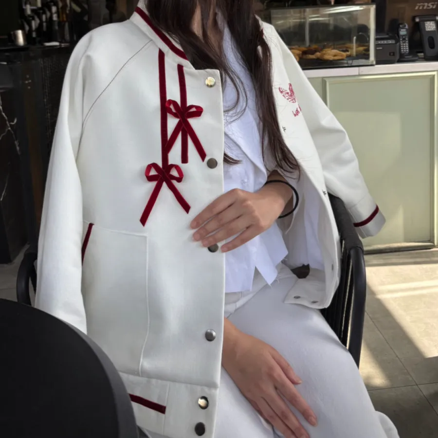 کت جین سفید واپیون زرشکی