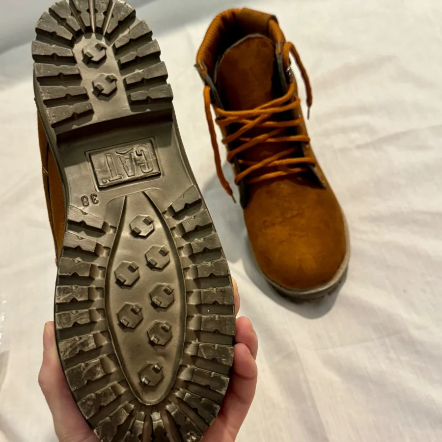 نیم بوت عسلی