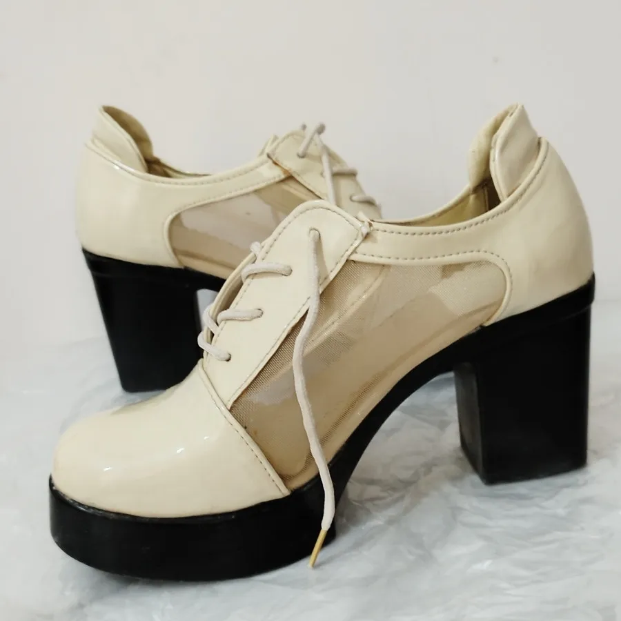 کفش ورنی کرمی