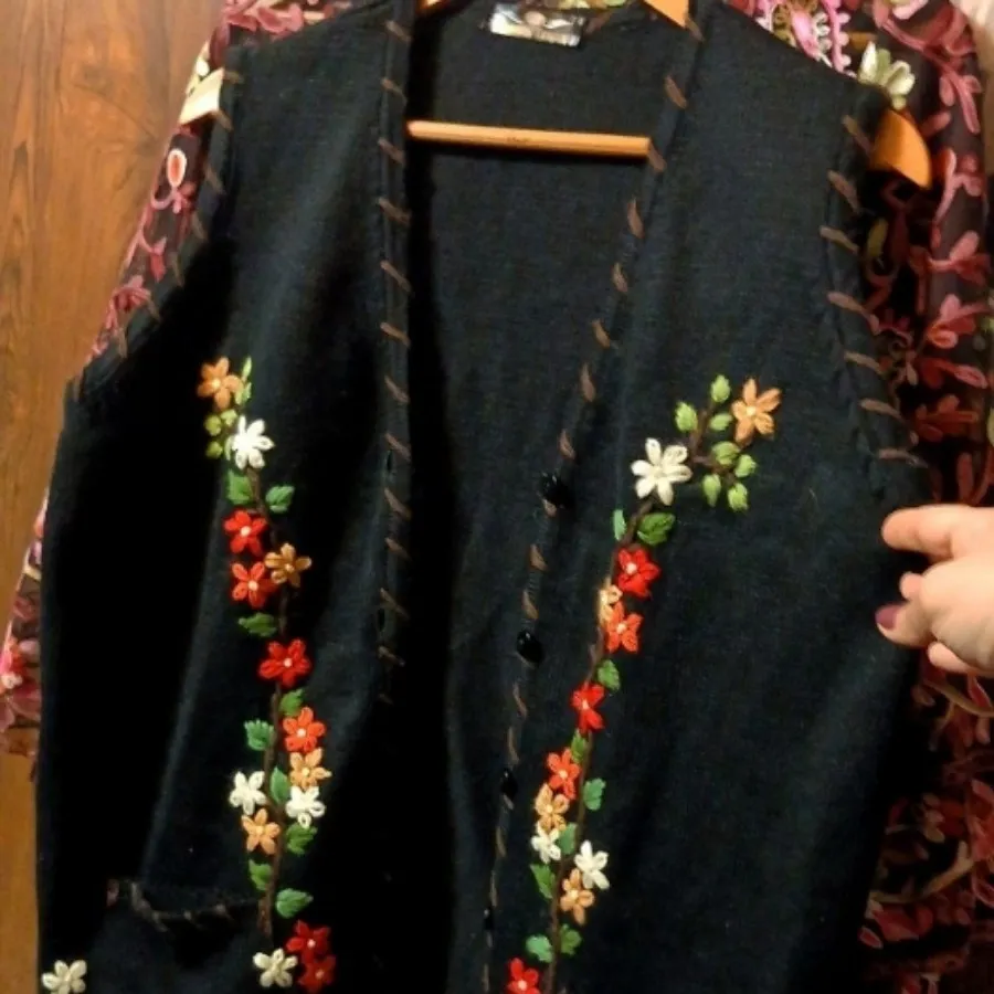 وست بافت 
تماما گلدوزی