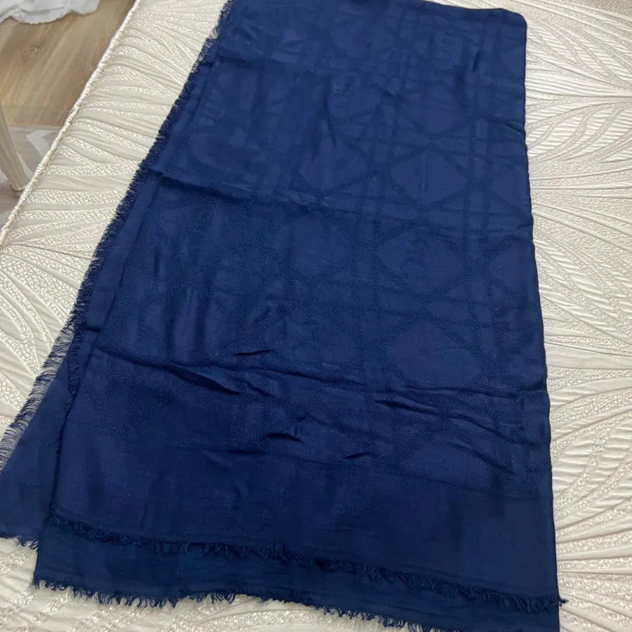 روسری مارک دیور