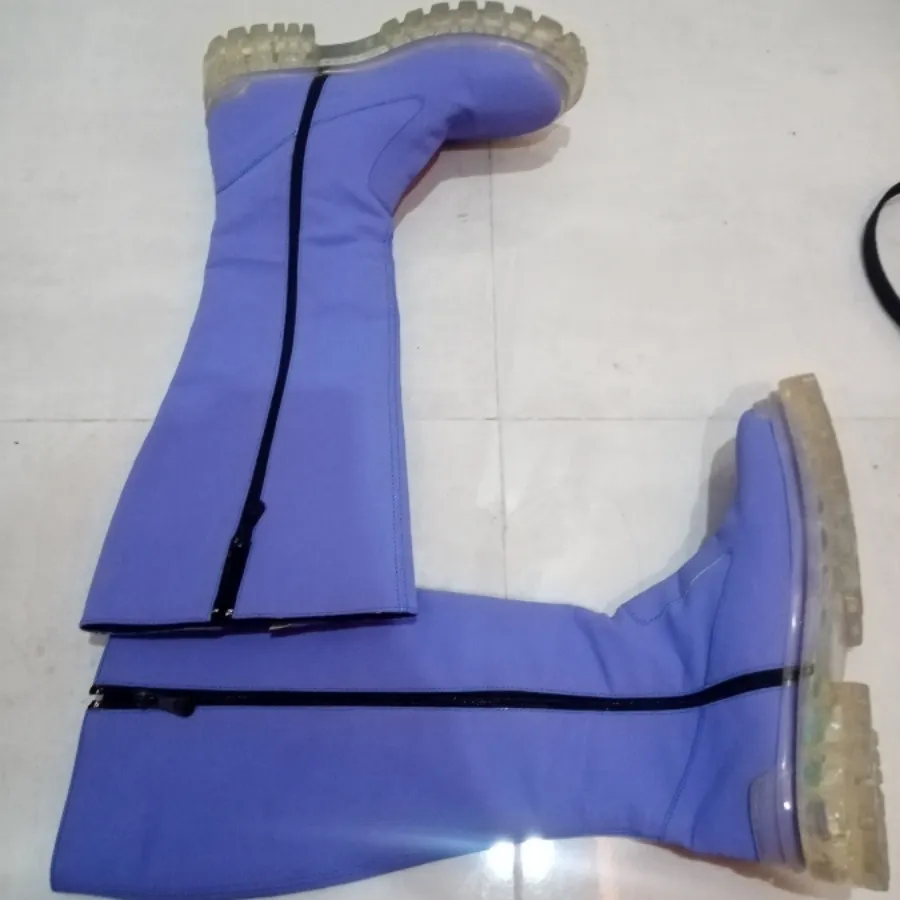 یک جفت بوت بنفش سایز 37